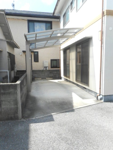 駐車場　屋根付き♪