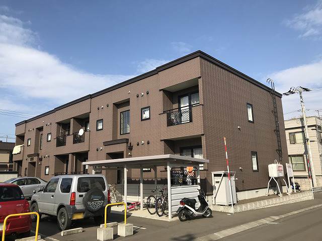 札幌市北区新琴似十二条のアパートの建物外観