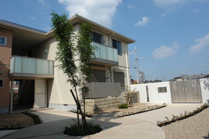 奈良市中山町のアパートの建物外観