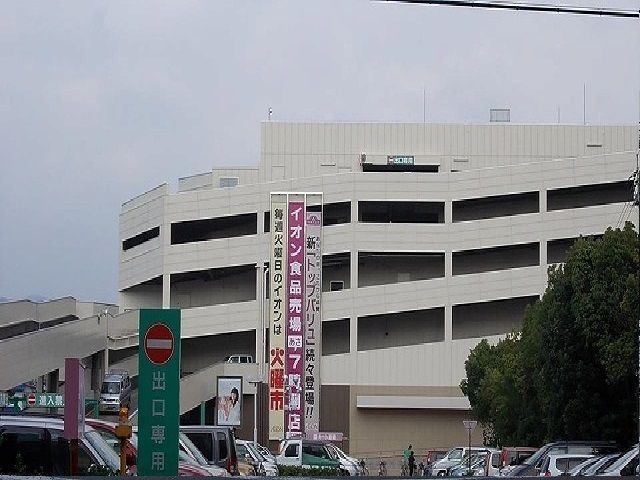 【松山市朝生田町のマンションのショッピングセンター】