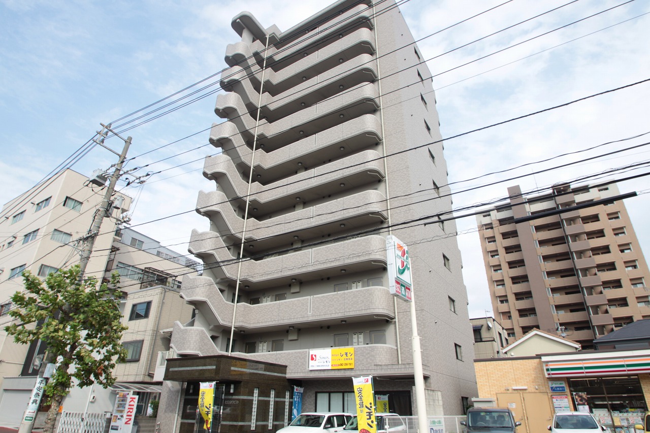 広島市南区皆実町のマンションの建物外観