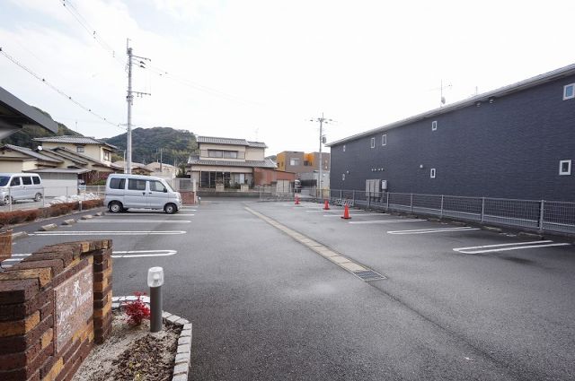 【中間市蓮花寺のアパートの駐車場】