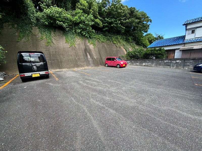 【福岡市東区松崎のアパートの駐車場】