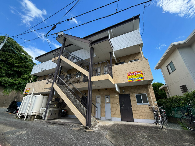 福岡市東区松崎のアパートの建物外観