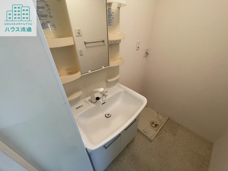 洗面設備　※写真は別号室です