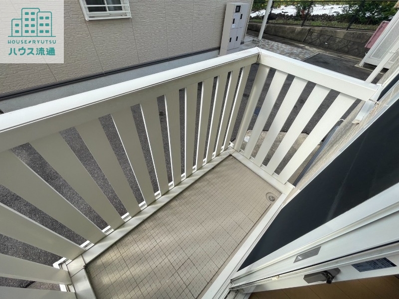 バルコニー　※写真は別号室です