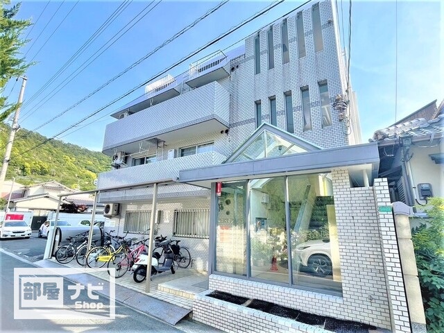 【宮脇第8マンションの建物外観】