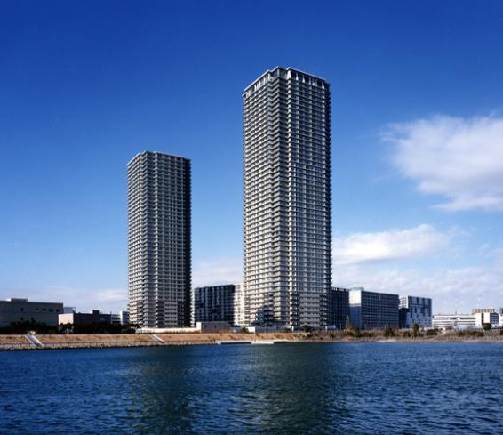 W Comfort Towers WEST(ダブルコンフォートタワーズの建物外観