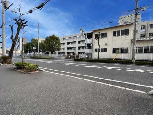 【高知市北新田町のマンションの小学校】