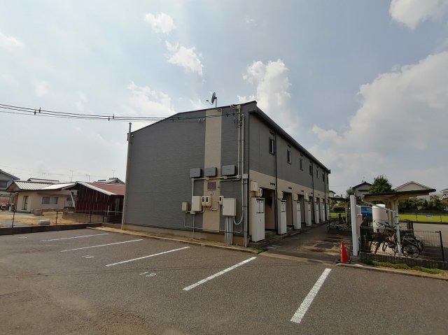 【福山市神辺町のアパートの建物外観】