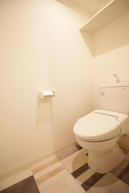 トイレ　温水洗浄便座付き