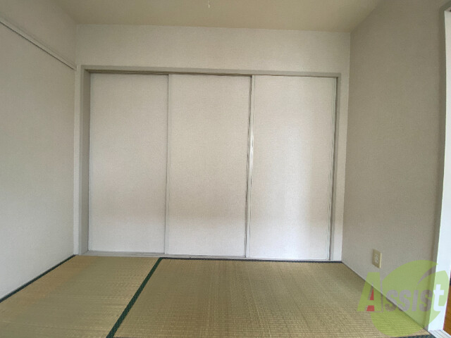 収納　みてください。これ。かなり物が入りそうですよ。