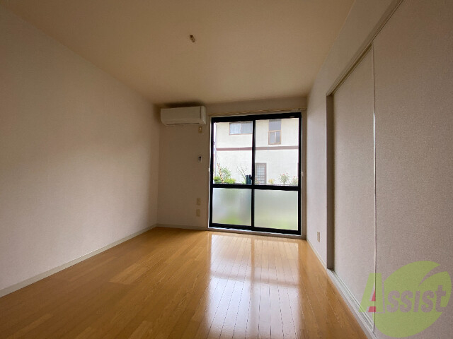 居室・リビング　ひらけているお部屋は明るくて気持ちいですよ。