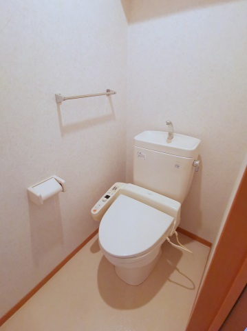 トイレ　温水洗浄便座付き