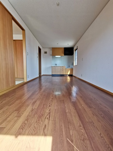 居室・リビング　南向き２面彩光で明るいリビング