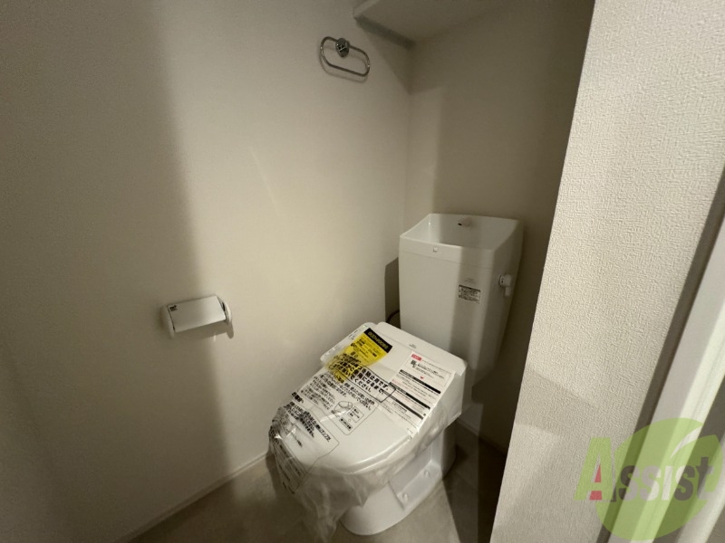 トイレ　トイレはウォシュレット機能付きです。安心して使用できますね。