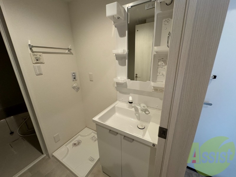 洗面設備　洗面台はシンプルなつくりで手入れがしやすそうですね。