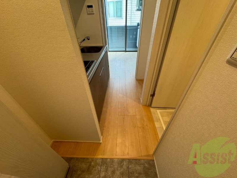 玄関　玄関から撮影しました。明るい印象ですね。