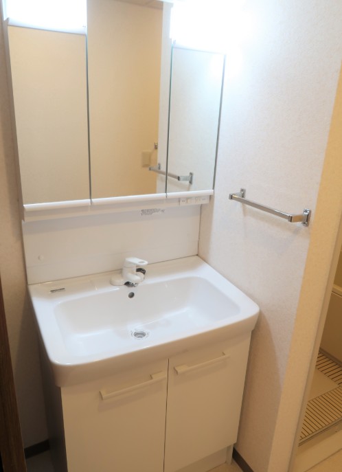 洗面設備　※同物件、別部屋の写真です