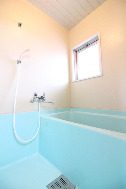 バス・シャワールーム　浴室に換気窓有♪