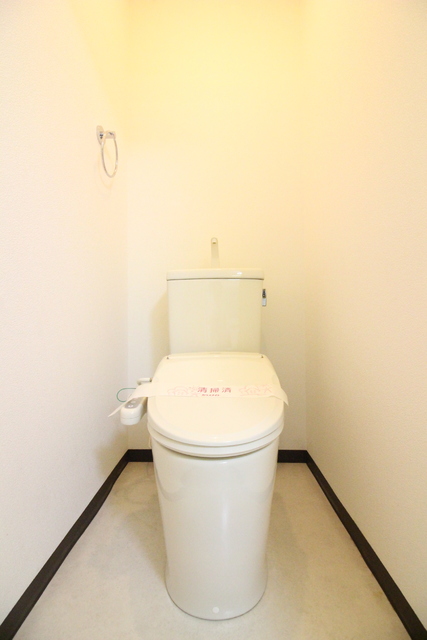 トイレ　洗浄暖房便座付き