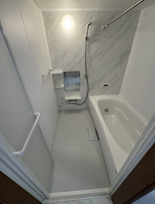 バス・シャワールーム　追い炊き機能付き
