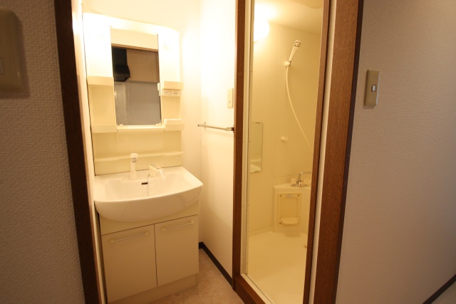 洗面設備　※別部屋の参考写真です