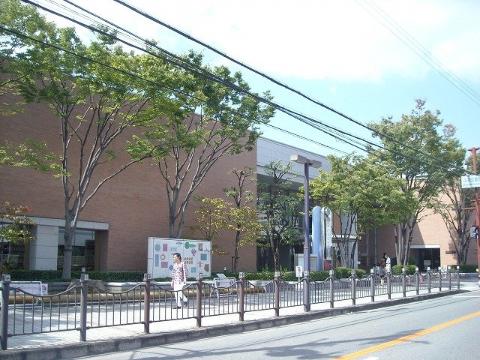 　茨木市立中央図書館（その他　475m）
