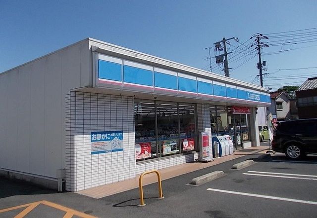 コンビニ　ローソン米子三本松口店（コンビニ）まで300m
