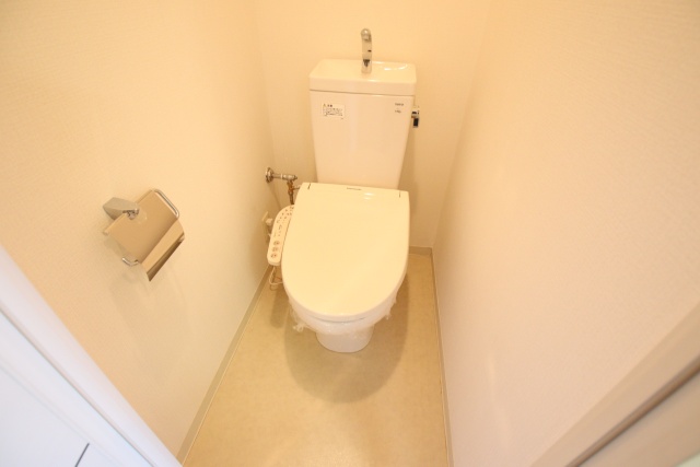 トイレ　※別室の参考写真の為、現況優先です。