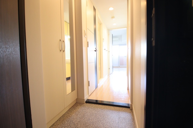 玄関　※別室の参考写真の為、現況優先です。