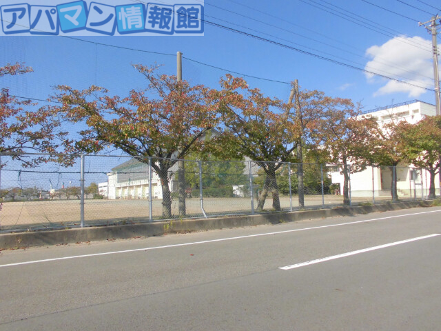 中学校　新潟市立亀田西中学校（中学校）まで438m