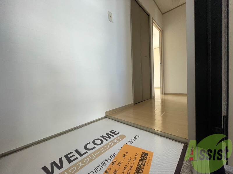 玄関　玄関の様子です。明るい印象ですね。気分もあがりそう。