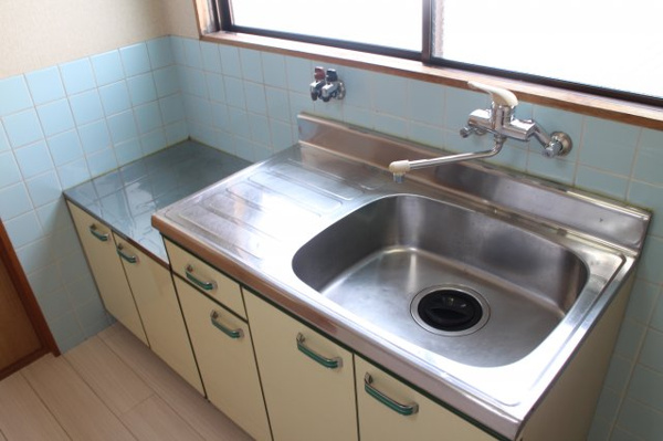 キッチン　窓のある明るいキッチンです