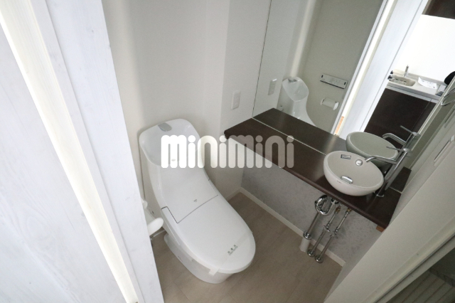 洗面設備　＊１０３号室の写真です