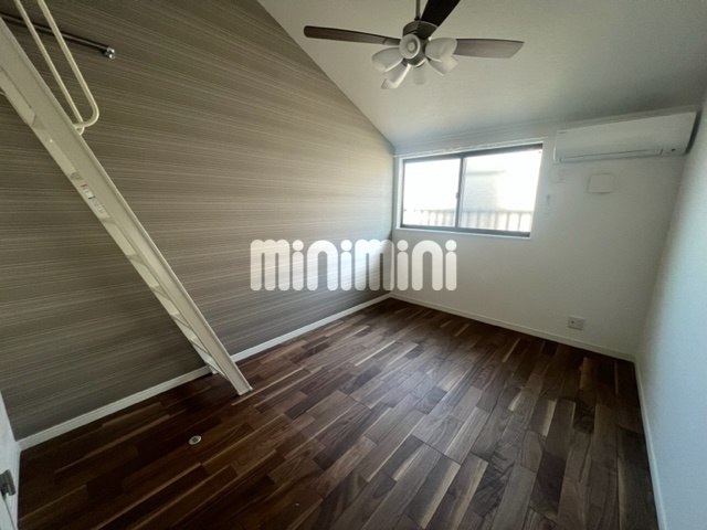 居室・リビング　＊１０３号室の写真です