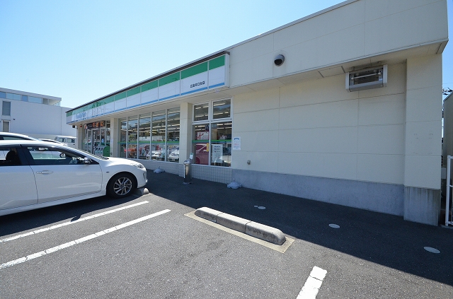 コンビニ　ファミリーマート　広島井口台店（コンビニ）まで700m