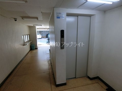 その他　エレベーター付き