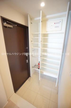 玄関　※別部屋参照写真