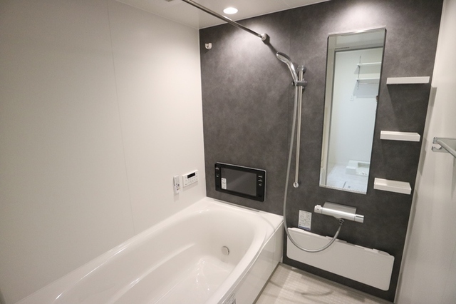 バス・シャワールーム　浴室乾燥機付きバスルーム