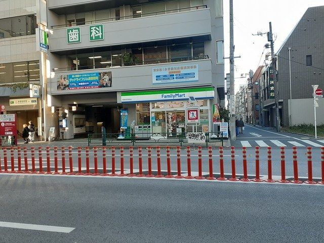 コンビニ　ファミリーマート（コンビニ）まで351m