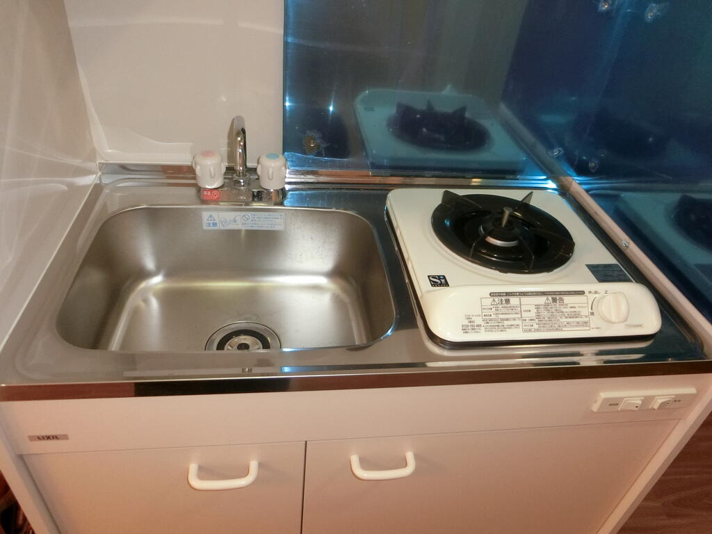 京王新線 初台駅 徒歩4分 3階建 築37年のキッチン写真