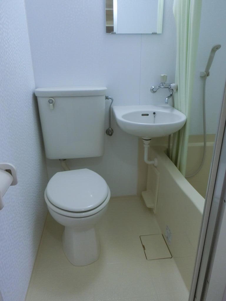 京王新線 初台駅 徒歩4分 3階建 築37年のトイレ写真