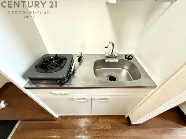 キッチン　ガスコンロ付きのコンパクトなキッチンです！