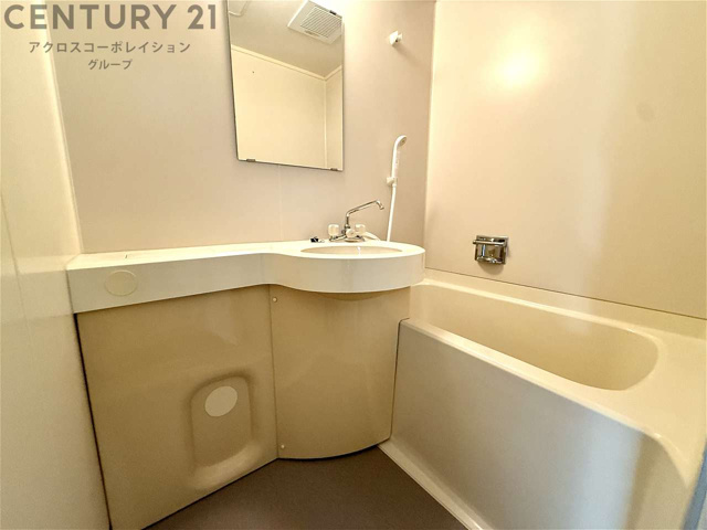 バス・シャワールーム　浴室内に洗面台がついてます！