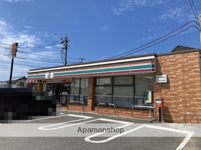 コンビニ　セブンイレブン（コンビニ）まで651m
