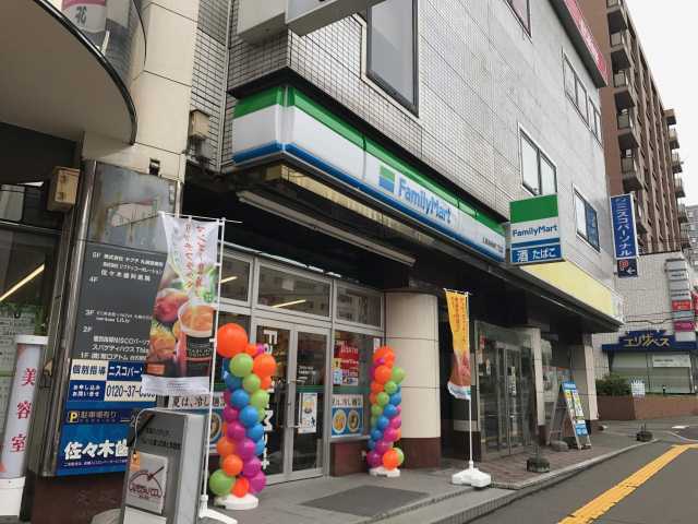コンビニ　ファミリーマート（コンビニ）まで595m