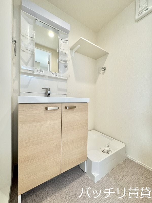 洗面設備　建築中の為　同型タイプ現状優先