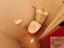 トイレ　こちらはトイレです。清潔感があり、安心して使用できます。