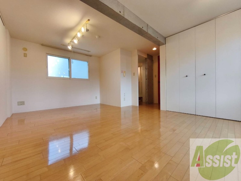 居室・リビング　広くてキレイなお部屋が広がっていて、充実した生活が送れそう。